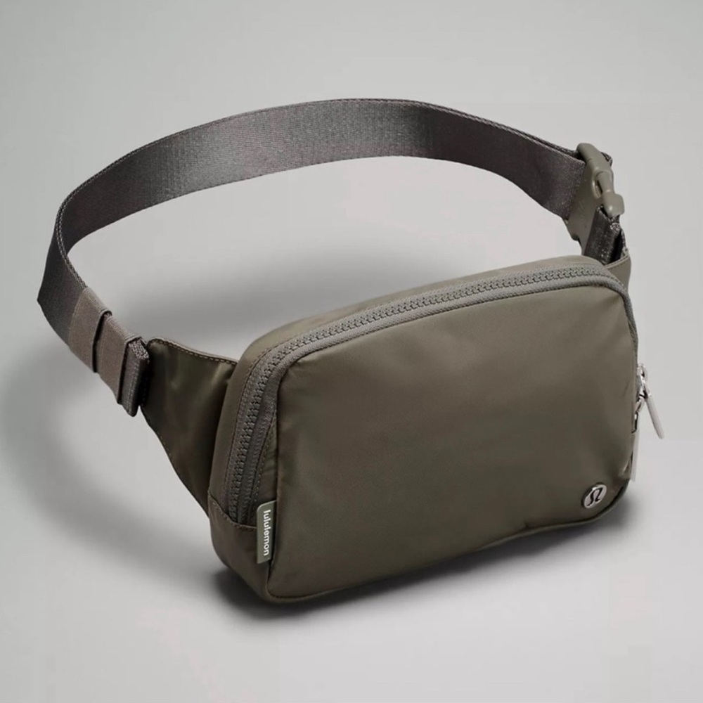 LULULEMON ATHLETICA | LARGE Everywhere Belt Bag in Grey Sage NWT